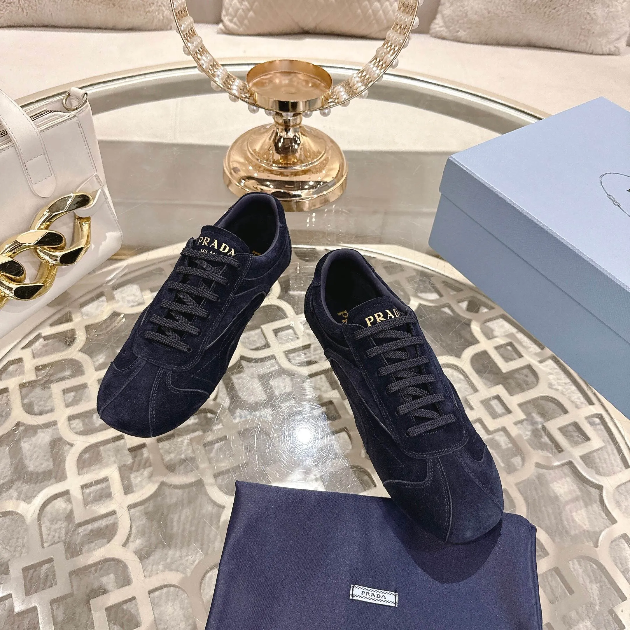 P600. PRADA for couples, casual shoes for couples, originally developed 1:1, made of high-mercerized cowhide, silk sheepskin lining, rubber outsole, comfortable and soft on the feet, size for women: 35 to 41. Male 38 to 45